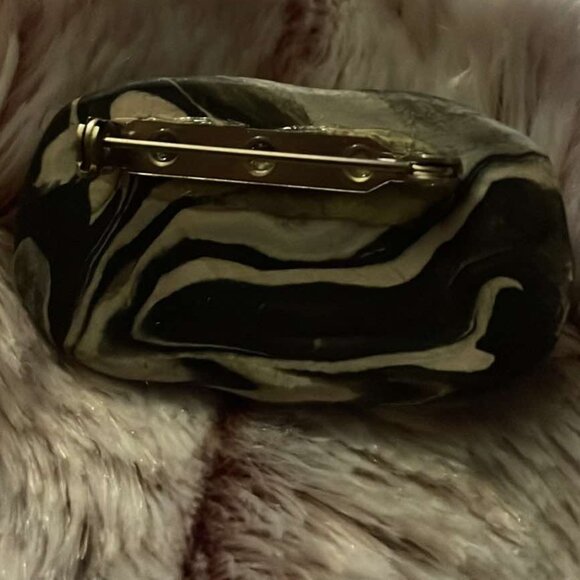 New Cameo brooch - Picture 2 of 2